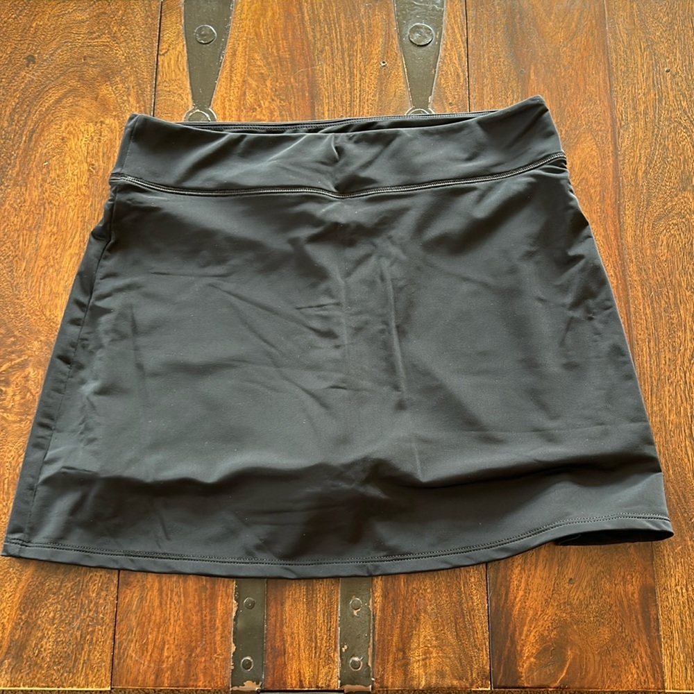 Southwind Court Black Skort